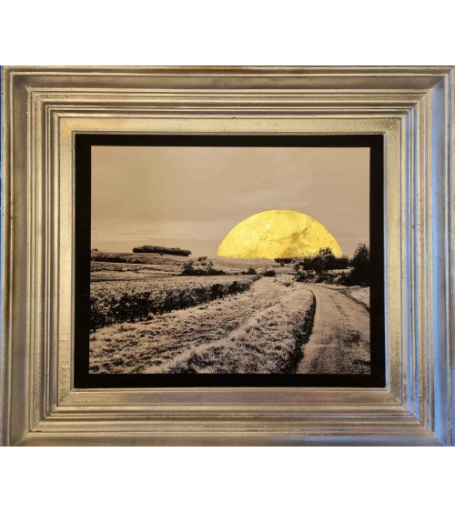 Photo surréaliste de la route de Champigny à Parnay orné du soleil or