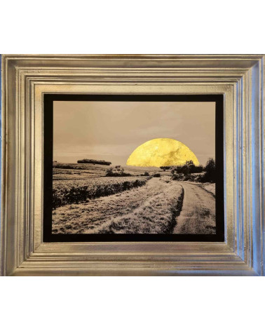 Photo surréaliste de la route de Champigny à Parnay orné du soleil or