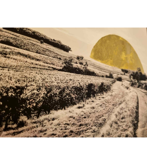 Photo surréaliste de la route de Champigny à Parnay orné du soleil or