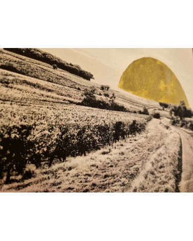 Photo surréaliste de la route de Champigny à Parnay orné du soleil or