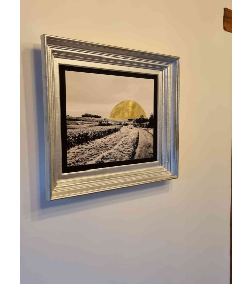 Photo surréaliste de la route de Champigny à Parnay orné du soleil or