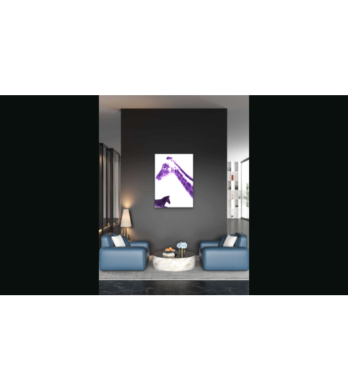 Photographie surréaliste en digigraphie d'une girafe du Niger violette