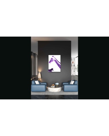 Photographie surréaliste en digigraphie d'une girafe du Niger violette