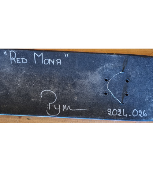 Skateboard peint « Red Mona » PyM 2024 Street Art | Madeleine Home Des