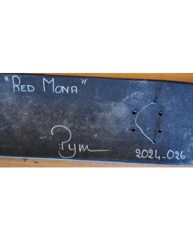 Skateboard peint « Red Mona » PyM 2024 Street Art | Madeleine Home Des