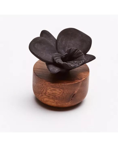 Diffuseur de parfum et huiles essentielles. Fleur en porcelaine, base