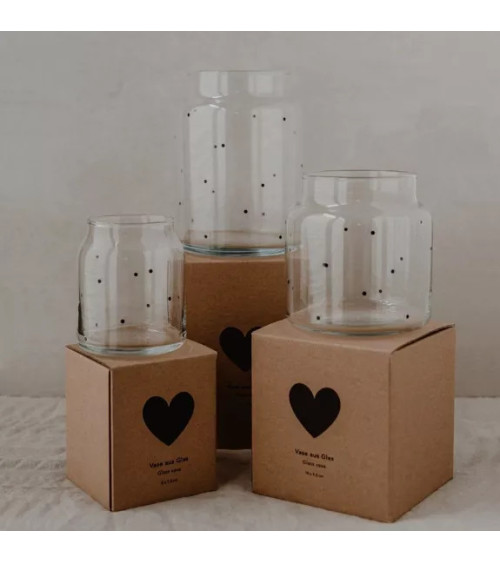 Vase ou photophore, en verre orné, d'un tendre cœur noir en filigrane