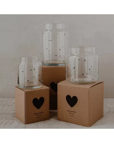 Vase ou photophore, en verre orné, d'un tendre cœur noir en filigrane