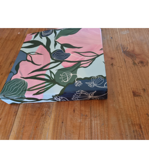 MAGNOLIA bouquet de fleurs de couleurs vives sur fond bleu, acrylique.