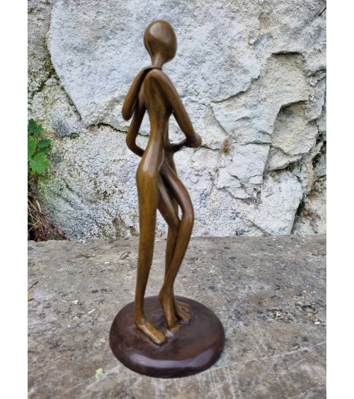 Un magnifique et tendre couple enlacé en bronze coulé à la cire perdue