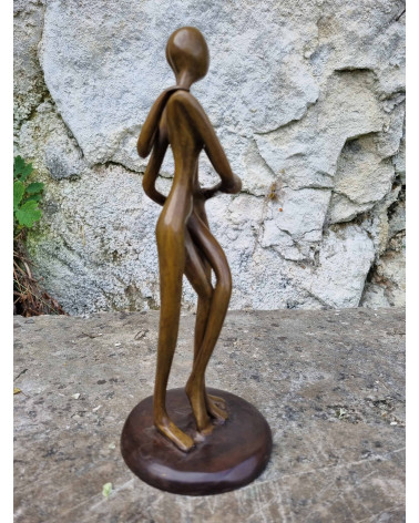Un magnifique et tendre couple enlacé en bronze coulé à la cire perdue