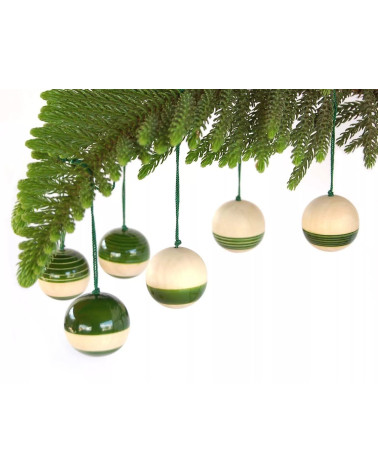 Très belles décorations de Noël en bois laqué par des artisans indiens